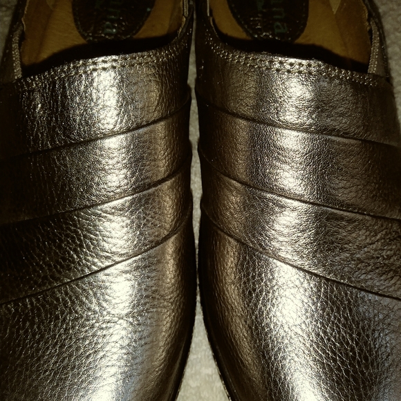 Shoes - Picture 2 of 5